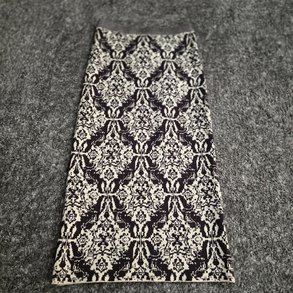 Billabong Elegant Black and Cream Pencil Skirt